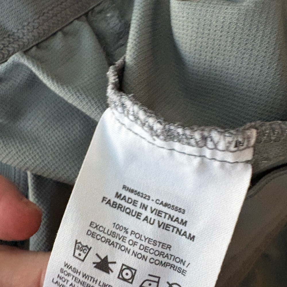 Nike Men's Light Gray Athletic Shorts . Features zippered pockets as well - Picture 7 of 10